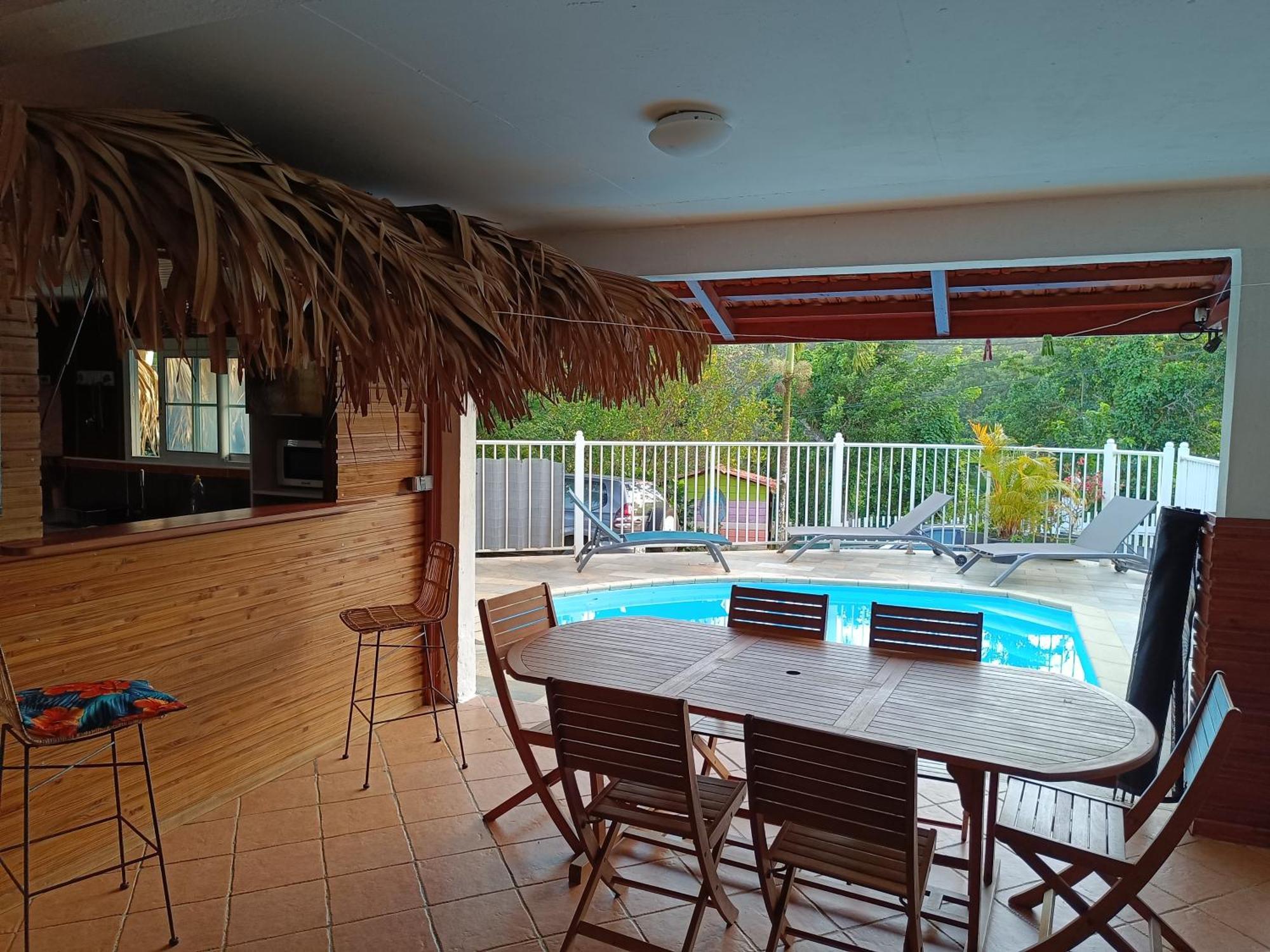 Douceur Des Hauteurs Bas De Villa, Piscine Privee 圣吕斯 外观 照片